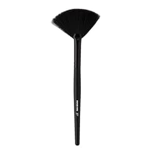 E.L.F. Fan Brush, Powder & Contour Makeup Brush, Unique Fan Shape Blends For A Flawless Finish, Soft & Absorbent, Vegan & Cruelty-Free